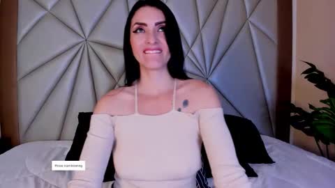 Megan Hofman online show from November 2025 03:28:02 AM