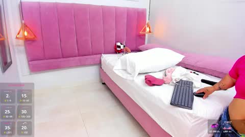 Megan  online show from October 2025 07:14:02 PM