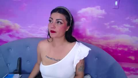 Snapshot of mei_kora chatting on November 2025 12:48:02 PM Mel online show from November 2025 12:48:02 PM