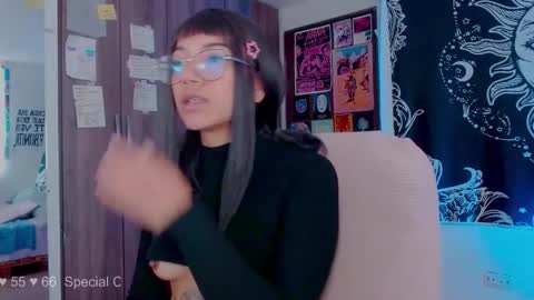 Melissa  -  -  Please help me to reach 100 thumbs up online show from October 2025 01:32:02 PM