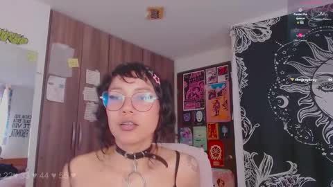 Melissa  -  -  Please help me to reach 100 thumbs up online show from October 2025 05:35:01 PM