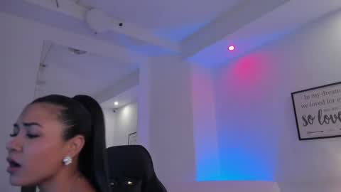 melan_owen online show from May 2026 11:04:01 AM