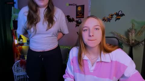 melani_bumm online show from October 2025 01:26:02 PM