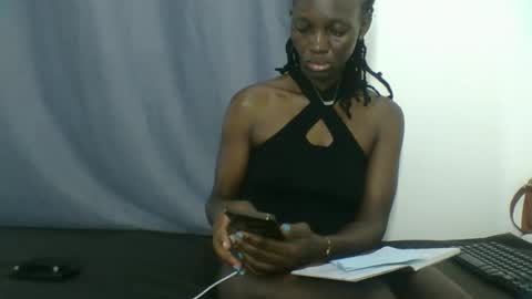 Snapshot of melanie_goddesss chatting on September 2025 06:40:01 PM milly online show from September 2025 06:40:01 PM