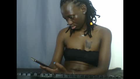 Snapshot of melanie_goddesss chatting on September 2025 06:19:02 PM milly online show from September 2025 06:19:02 PM