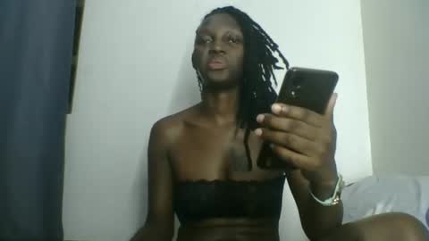 Snapshot of melanie_goddesss chatting on September 2025 06:35:01 PM milly online show from September 2025 06:35:01 PM