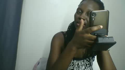 Snapshot of melanie_goddesss chatting on September 2025 06:57:02 PM milly online show from September 2025 06:57:02 PM