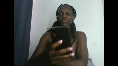 Snapshot of melanie_goddesss chatting on October 2025 06:47:01 AM milly online show from October 2025 06:47:01 AM