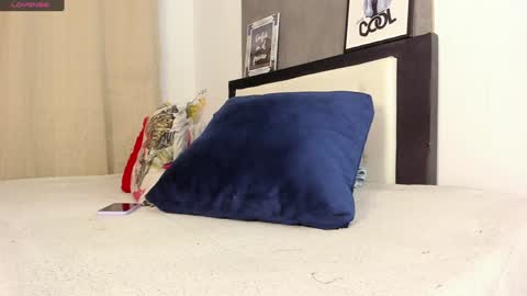 Snapshot of melaniie_roussel chatting on January 2025 03:44:01 AM melaniie_roussel online show from January 2025 03:44:01 AM