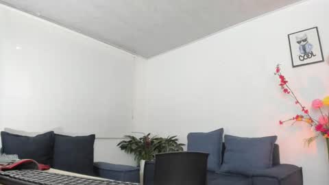 Snapshot of melaniie_roussel chatting on October 2025 01:17:02 AM melaniie_roussel online show from October 2025 01:17:02 AM