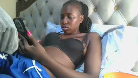 Snapshot of melaninblue chatting on April 2026 04:01:01 PM melaninblue online show from April 2026 04:01:01 PM