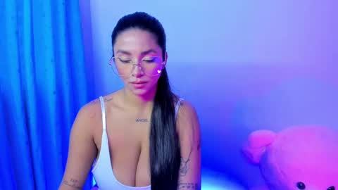 Snapshot of melanny_skies chatting on October 2025 07:00:01 PM Melanny online show from October 2025 07:00:01 PM