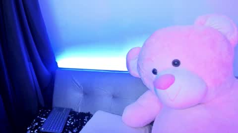 Snapshot of melanny_skies chatting on December 2025 09:32:02 PM Melanny online show from December 2025 09:32:02 PM