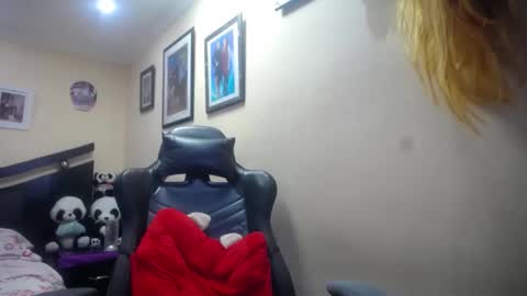 Snapshot of melany_isabella chatting on February 2025 04:46:02 AM melany online show from February 2025 04:46:02 AM