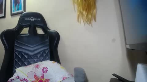 Snapshot of melany_isabella chatting on February 2025 01:02:02 AM melany online show from February 2025 01:02:02 AM