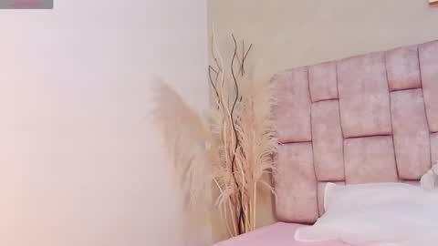 Snapshot of melanystone_ chatting on May 2026 01:05:02 PM Melany online show from May 2026 01:05:02 PM