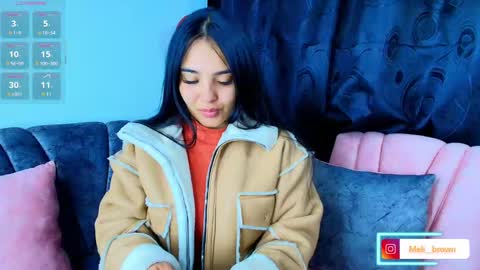    Independent model online show from September 2025 06:37:02 AM