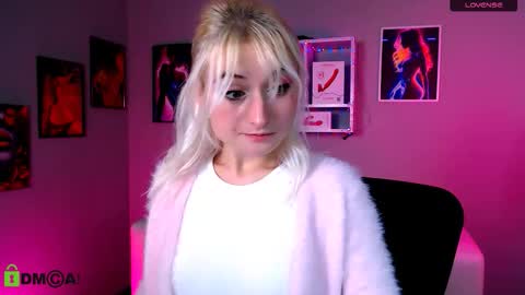 Melisa online show from November 2025 08:27:02 PM