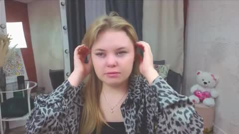 Sophia online show from December 2025 04:21:01 AM