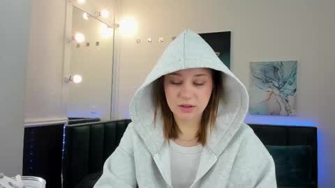 Snapshot of melissa__new22 chatting on January 2026 12:59:01 AM Hi I am Melissa online show from January 2026 12:59:01 AM