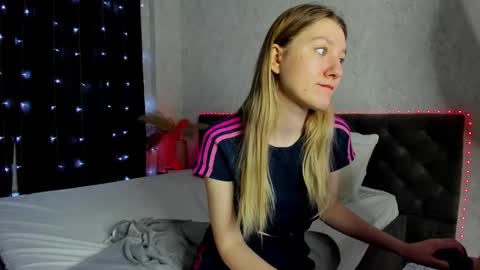 melissa_moooree online show from February 2025 02:15:02 PM