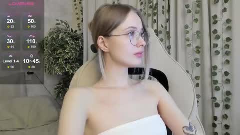 mell milles online show from October 2025 03:13:01 PM