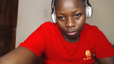 Snapshot of mellanin_pretty_ chatting on March 2026 05:44:01 AM . online show from March 2026 05:44:01 AM