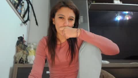 Snapshot of mellbell_ chatting on February 2025 02:58:01 AM MellyMell online show from February 2025 02:58:01 AM