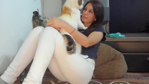 Snapshot of mellbell_ chatting on February 2025 11:32:02 PM MellyMell online show from February 2025 11:32:02 PM