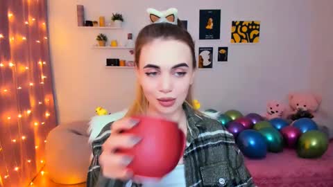 Tessa online show from February 2025 02:18:01 AM