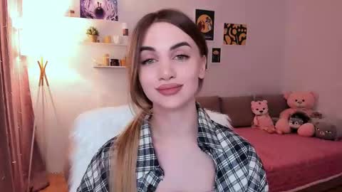 Tessa online show from March 2025 09:42:02 PM