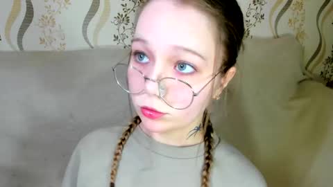 MelMooon online show from January 2026 09:18:02 PM