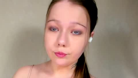 Snapshot of melmooon chatting on May 2026 02:02:01 PM MelMooon online show from May 2026 02:02:01 PM