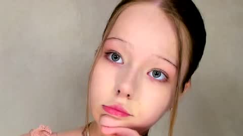 MelMooon online show from July 2026 08:35:01 PM