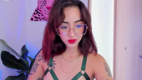 Snapshot of melodie_roy chatting on February 2025 05:05:02 PM Melodie Roy 999 online show from February 2025 05:05:02 PM