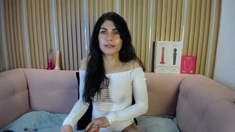 Snapshot of melodiroux_ chatting on April 2026 02:55:02 PM Melodi online show from April 2026 02:55:02 PM