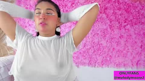 Snapshot of melodymoore_ chatting on November 2025 10:19:02 PM Melody online show from November 2025 10:19:02 PM