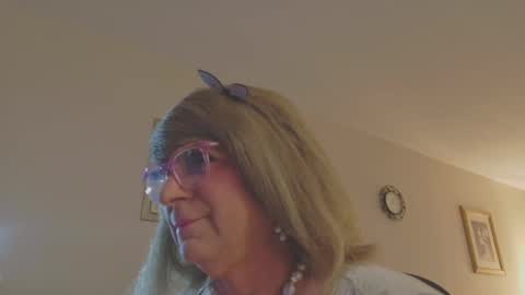 Snapshot of melodyredux_62 chatting on September 2025 03:45:01 PM Melody online show from September 2025 03:45:01 PM