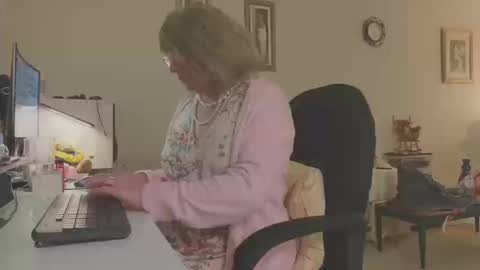 Snapshot of melodyredux_62 chatting on October 2025 12:27:01 PM Melody online show from October 2025 12:27:01 PM