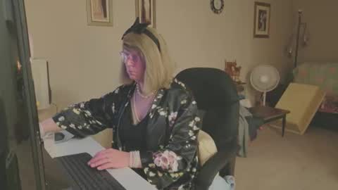 Snapshot of melodyredux_62 chatting on November 2025 05:38:01 PM Melody online show from November 2025 05:38:01 PM