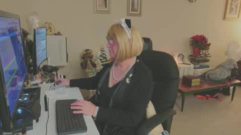 Snapshot of melodyredux_62 chatting on December 2025 05:09:02 PM Melody online show from December 2025 05:09:02 PM