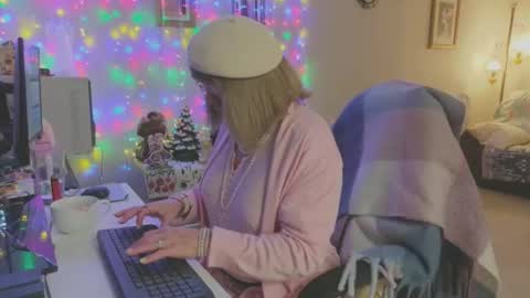 Snapshot of melodyredux_62 chatting on December 2025 01:52:02 PM Melody online show from December 2025 01:52:02 PM