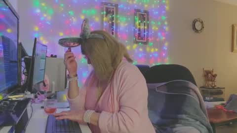 Snapshot of melodyredux_62 chatting on January 2026 04:44:01 PM Melody online show from January 2026 04:44:01 PM