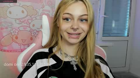 Snapshot of melonipinkbb chatting on May 2026 07:25:01 AM MELONI online show from May 2026 07:25:01 AM