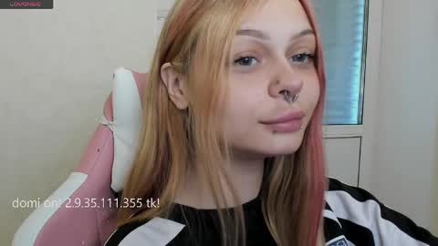 Snapshot of melonipinkbb chatting on May 2026 08:33:02 AM MELONI online show from May 2026 08:33:02 AM