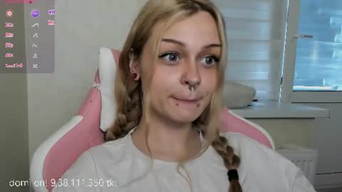 Snapshot of melonipinkbb chatting on July 2026 08:07:02 AM MELONI online show from July 2026 08:07:02 AM