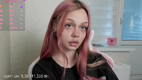 Snapshot of melonipinkbb chatting on July 2026 11:28:01 AM MELONI online show from July 2026 11:28:01 AM