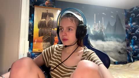 Snapshot of melonygriffen chatting on April 2026 02:33:01 PM Hi Im Aria 18 years old online show from April 2026 02:33:01 PM