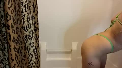 meltingmynx online show from October 2025 11:43:01 AM