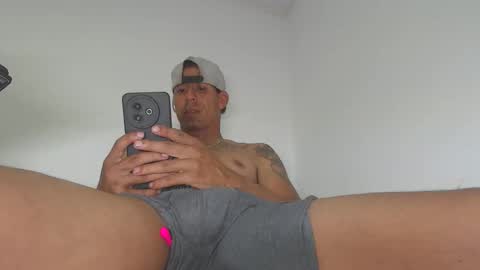 Snapshot of mensexydick20 chatting on December 2025 03:46:02 AM big brown online show from December 2025 03:46:02 AM